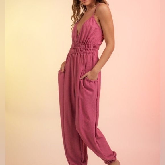 Mauve Sleeveless Gathered Waist Jumpsuit With Pockets - Picture 2 of 2
